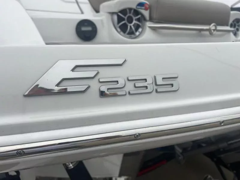 Slide: The Image of Crownline Boats E235 SURF 2022 - 12