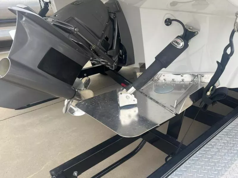 Slide: The Image of Crownline Boats E235 SURF 2022 - 10