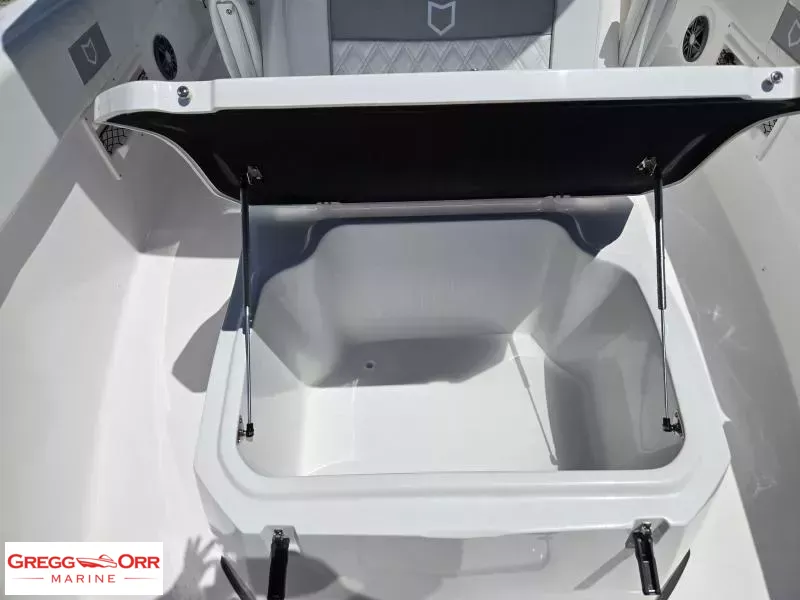Slide: The Image of Sea Fox 268 COMMANDER 2026 - 10