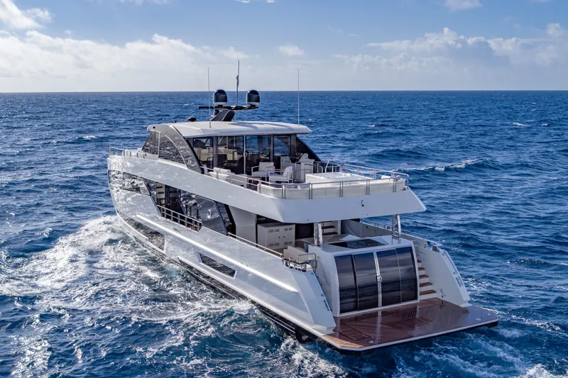 Slide: The Image of Ocean Alexander 30 Revolution Skylounge 2022 - 2