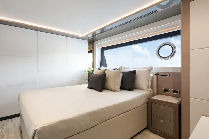 Slide: The Image of Ocean Alexander 30 Revolution Skylounge 2022 - 17
