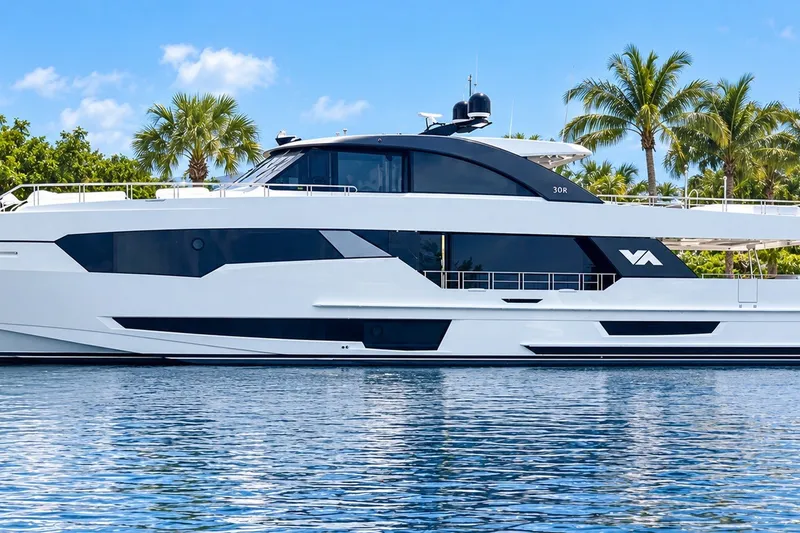 The Image of Ocean Alexander 30 Revolution Skylounge 2022 - 0