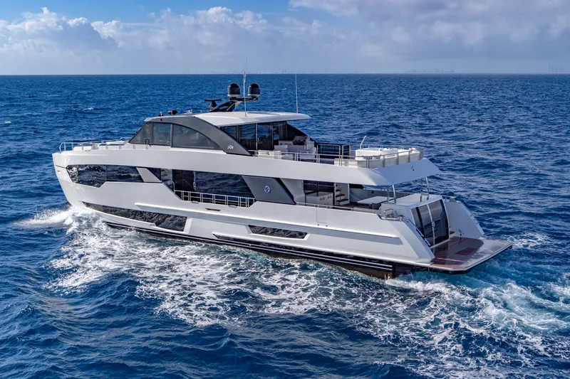 Slide: The Image of Ocean Alexander 30 Revolution Skylounge 2022 - 1