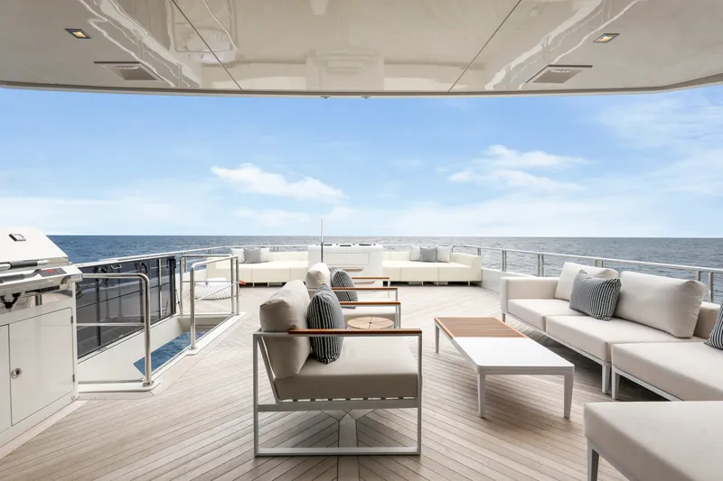 Slide: The Image of Ocean Alexander 30 Revolution Skylounge 2022 - 22