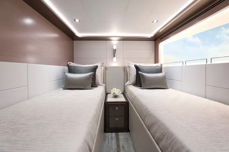 Slide: The Image of Ocean Alexander 30 Revolution Skylounge 2022 - 18