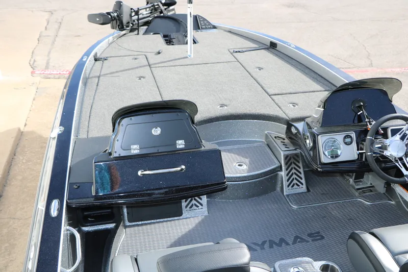 Slide: The Image of Caymas CX 21 PRO 2025 - 25