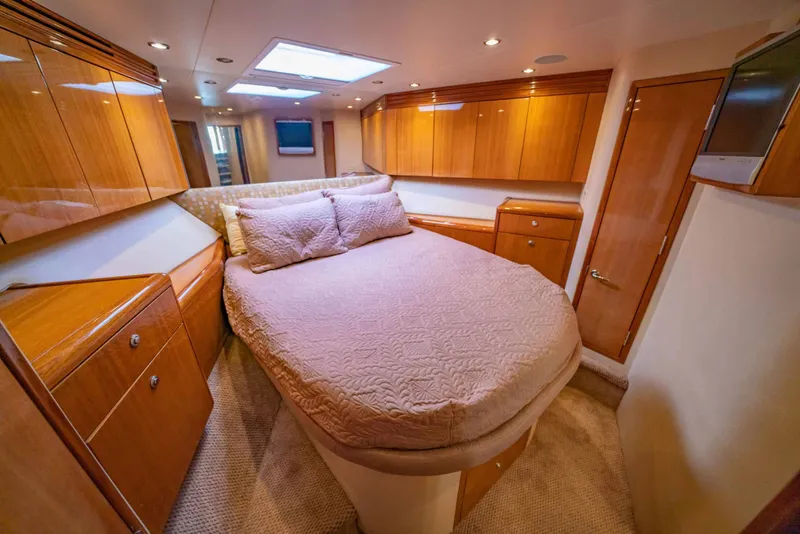 Slide: The Image of Hatteras 68 Convertible 2006 - 30