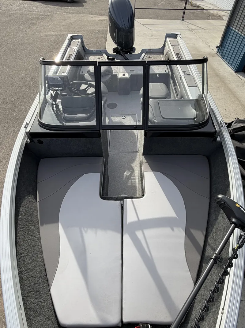 Slide: The Image of Smoker Craft ULTIMA182 2025 - 1