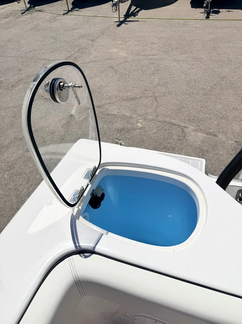 Slide: The Image of Tidewater 320 CC 2024 - 10