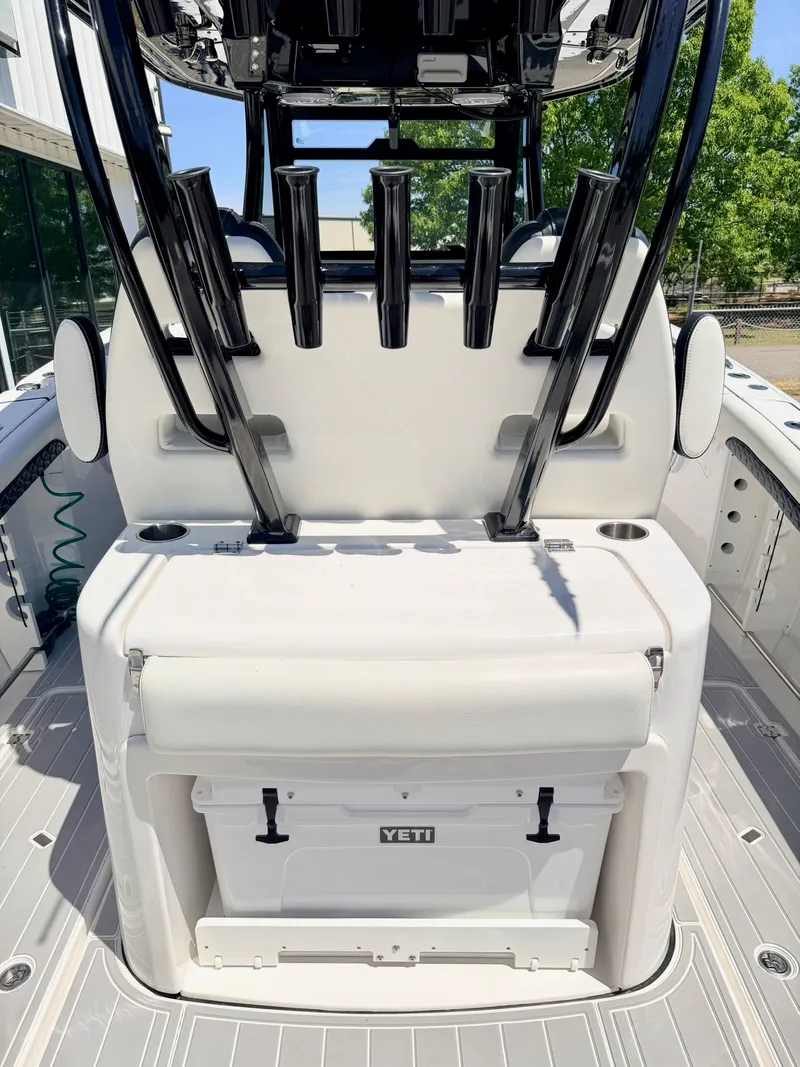 Slide: The Image of Tidewater 320 CC 2024 - 15