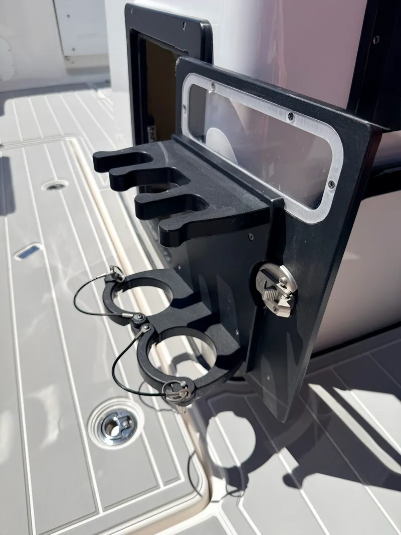 Slide: The Image of Tidewater 320 CC 2024 - 19