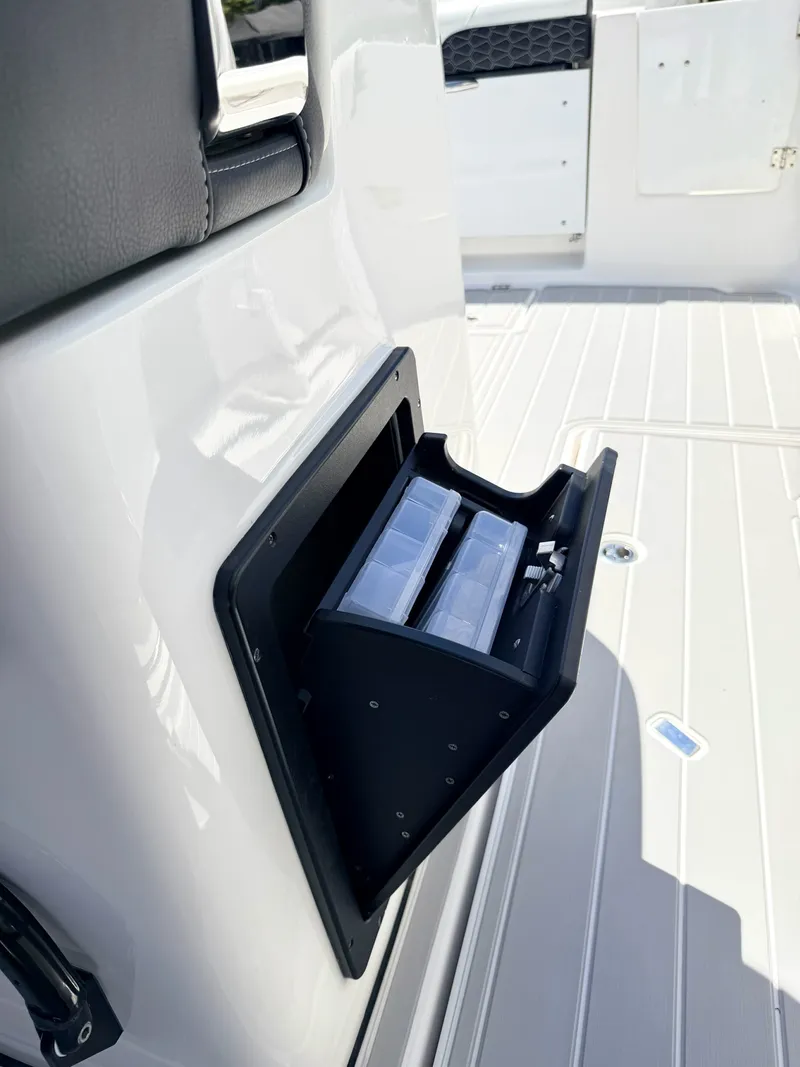 Slide: The Image of Tidewater 320 CC 2024 - 23