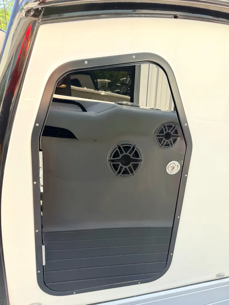 Slide: The Image of Tidewater 320 CC 2024 - 24