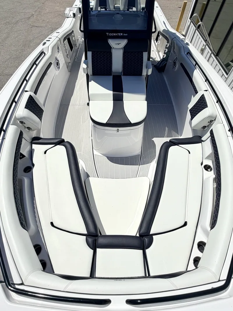 Slide: The Image of Tidewater 320 CC 2024 - 30