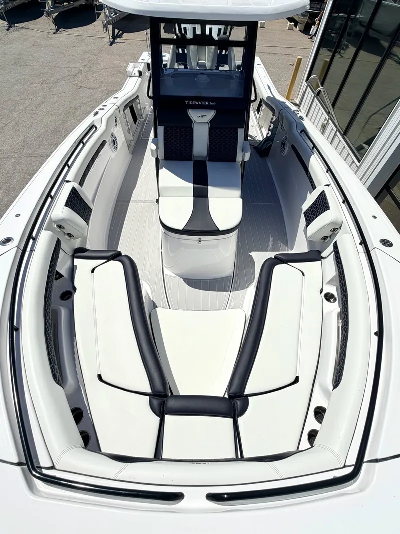 Slide: The Image of Tidewater 320 CC 2024 - 31