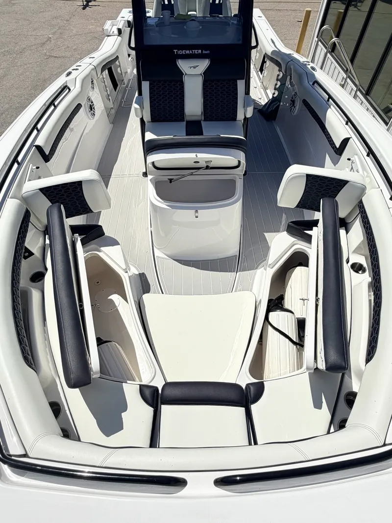 Slide: The Image of Tidewater 320 CC 2024 - 35