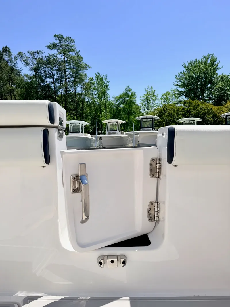 Slide: The Image of Tidewater 320 CC 2024 - 4