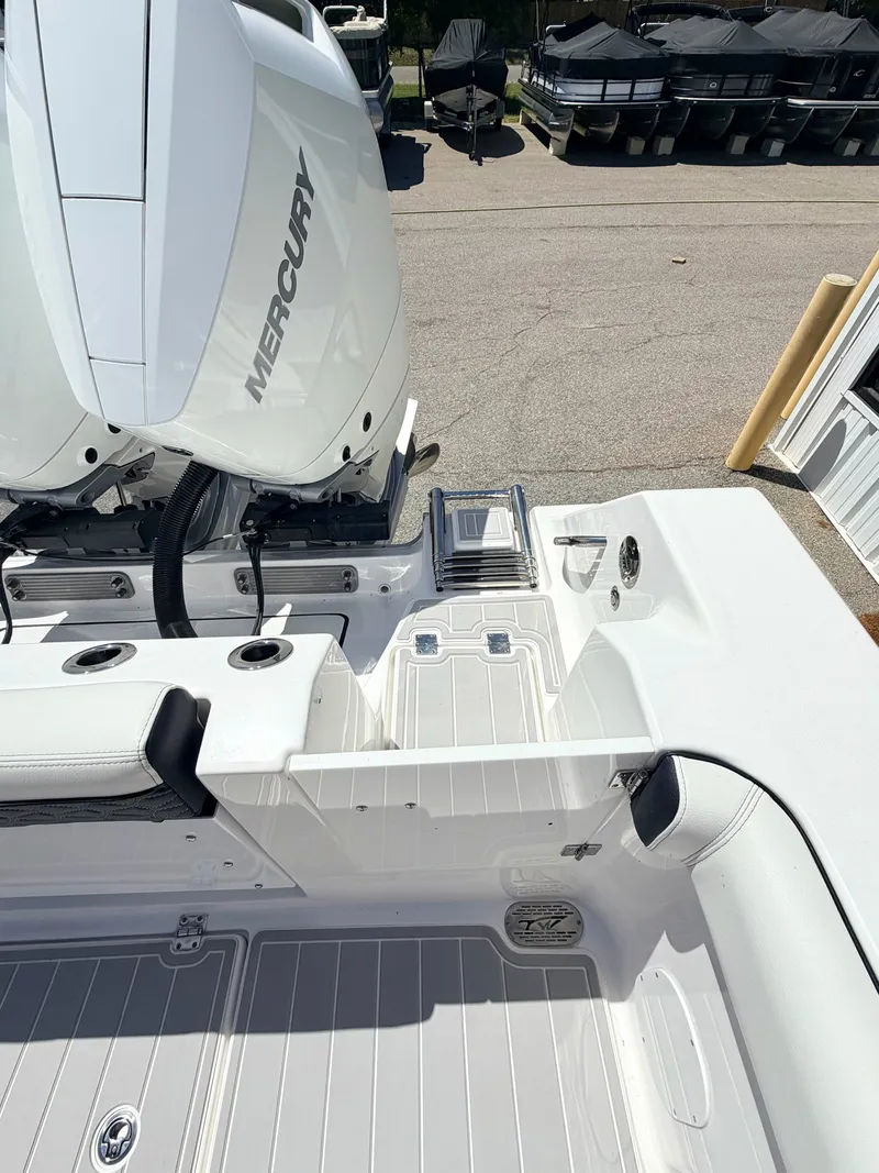 Slide: The Image of Tidewater 320 CC 2024 - 8