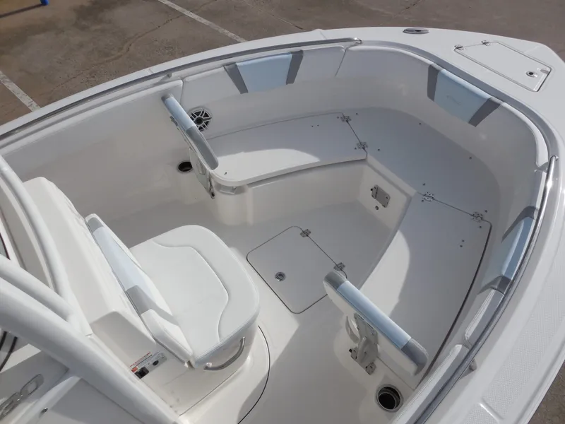 Slide: The Image of Robalo R230 Center Console 2026 - 14
