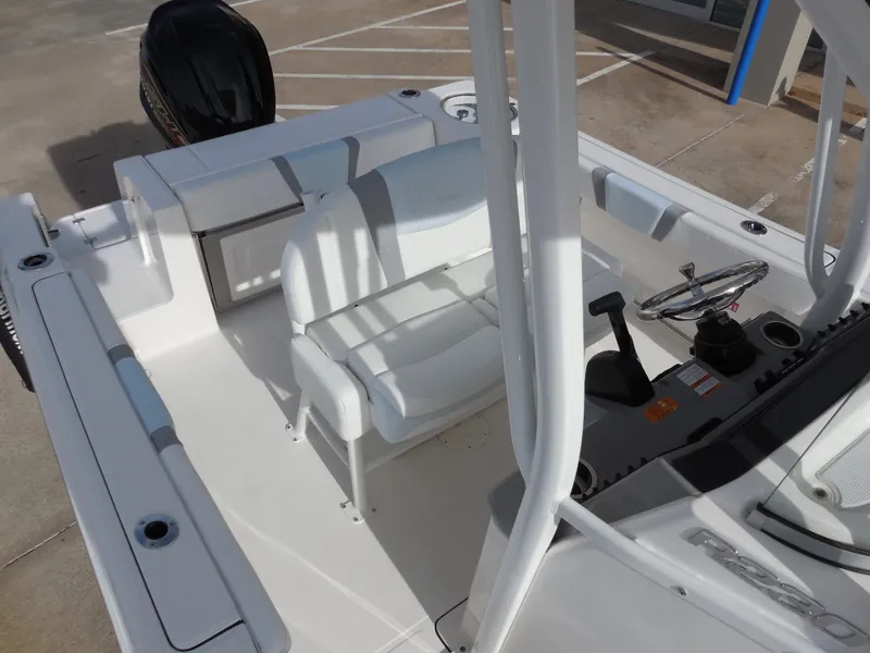 Slide: The Image of Robalo R230 Center Console 2026 - 15