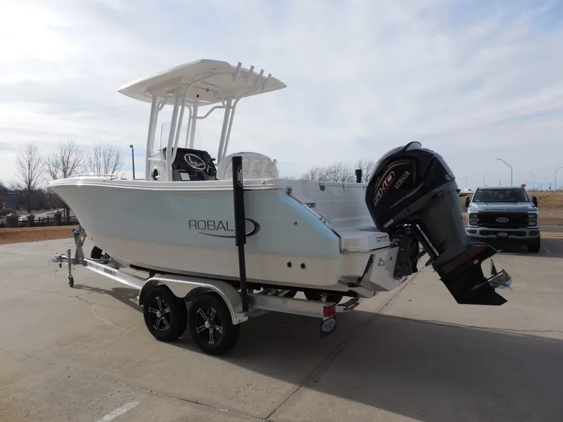 Slide: The Image of Robalo R230 Center Console 2026 - 4
