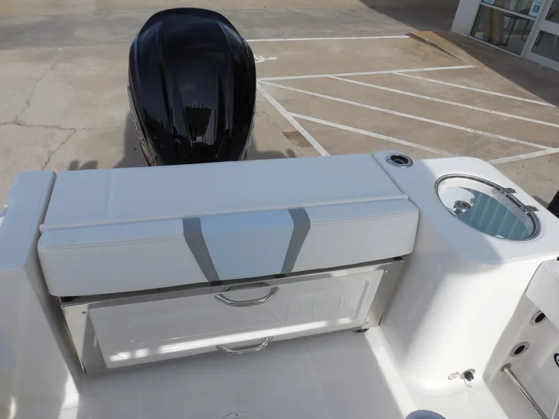 Slide: The Image of Robalo R230 Center Console 2026 - 7