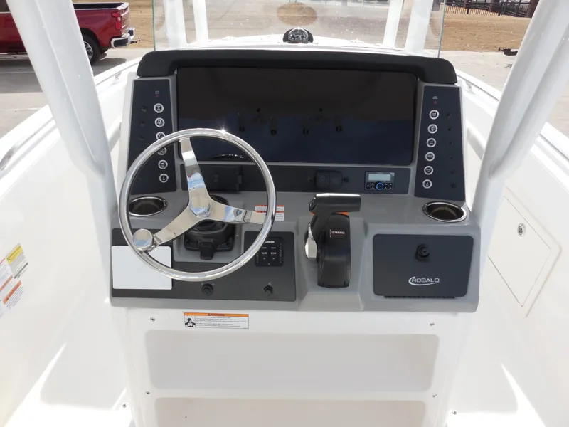 Slide: The Image of Robalo R230 Center Console 2026 - 9