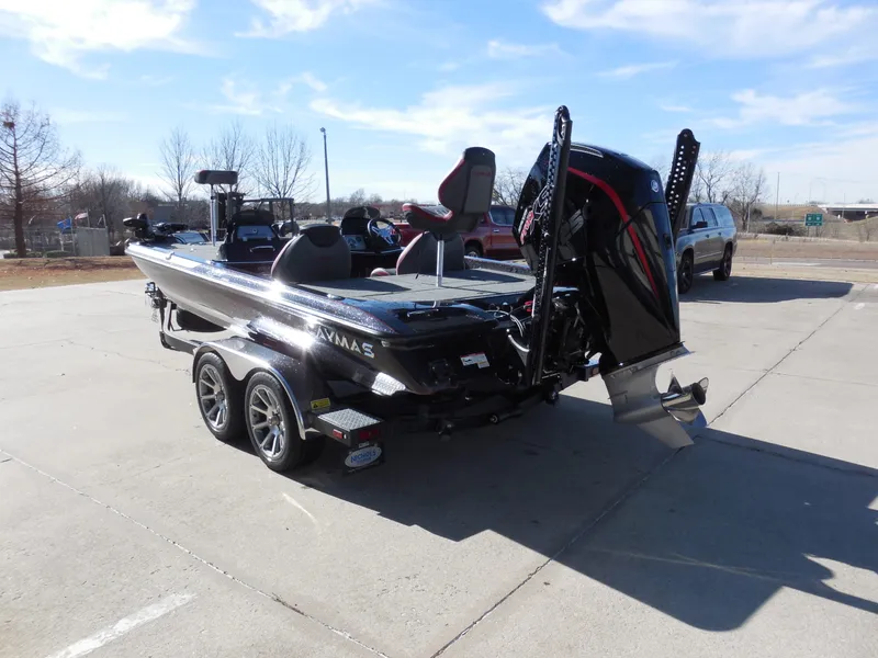 Slide: The Image of Caymas CX 21 PRO 2026 - 3