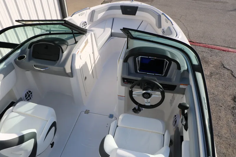 Slide: The Image of Chaparral 21 SSi 2026 - 15