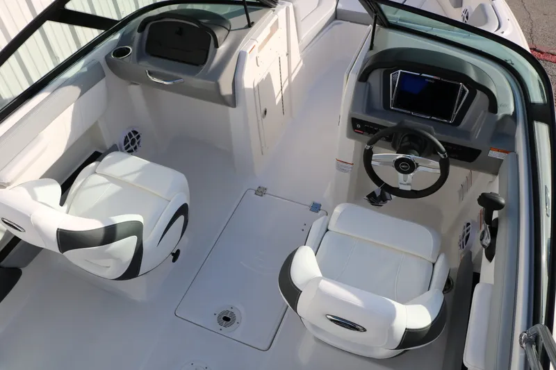 Slide: The Image of Chaparral 21 SSi 2026 - 16