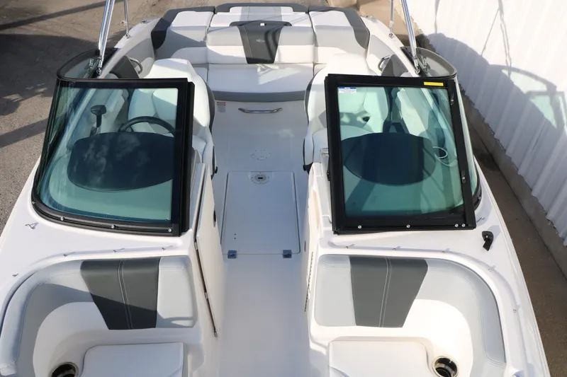 Slide: The Image of Chaparral 21 SSi 2026 - 19