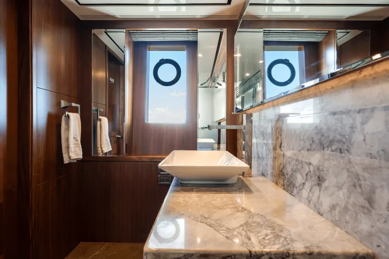 Slide: The Image of Ocean Alexander 100 2018 - 60