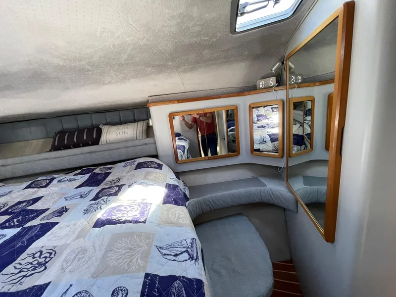 Slide: The Image of Sea Ray 420 Sundancer 1989 - 13