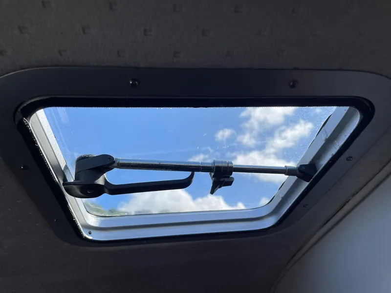 Slide: The Image of Sea Ray 420 Sundancer 1989 - 14