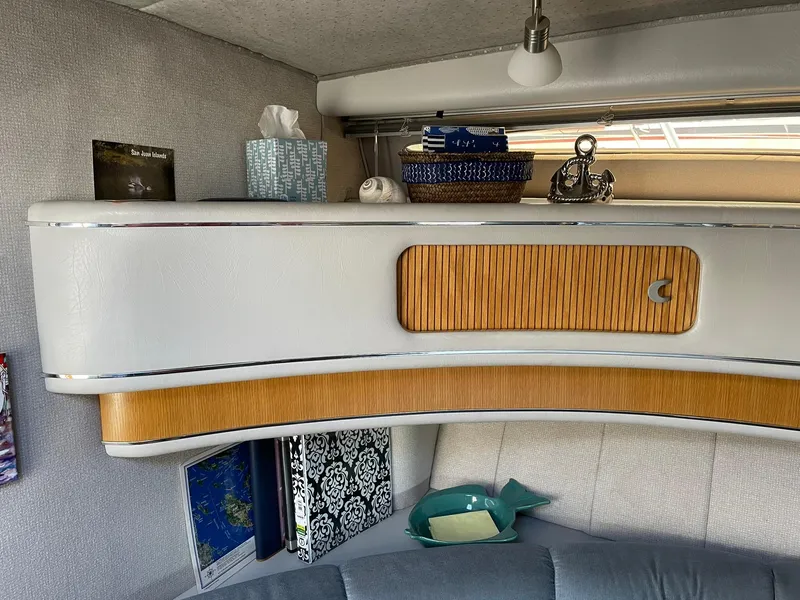 Slide: The Image of Sea Ray 420 Sundancer 1989 - 19