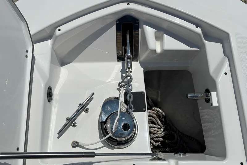 Slide: The Image of Blackfin 242 CC 2020 - 23