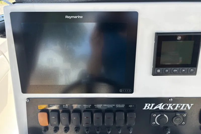 Slide: The Image of Blackfin 242 CC 2020 - 9