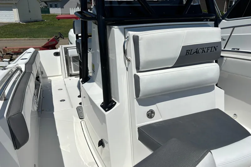 Slide: The Image of Blackfin 242 CC 2020 - 16