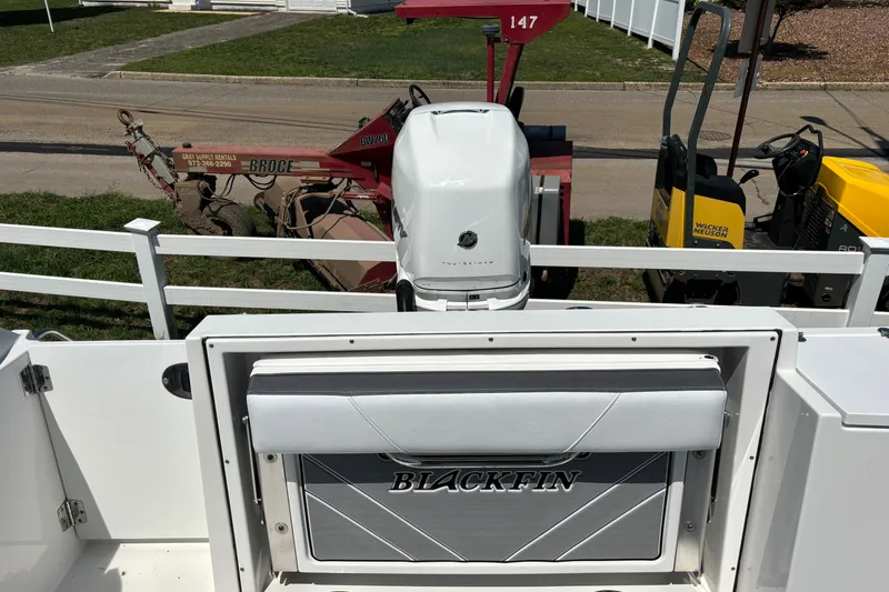 Slide: The Image of Blackfin 242 CC 2020 - 27