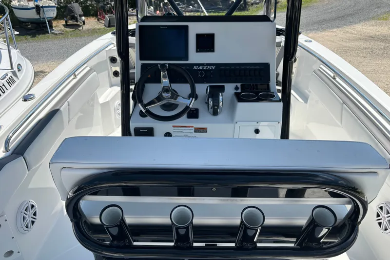 Slide: The Image of Blackfin 242 CC 2020 - 5