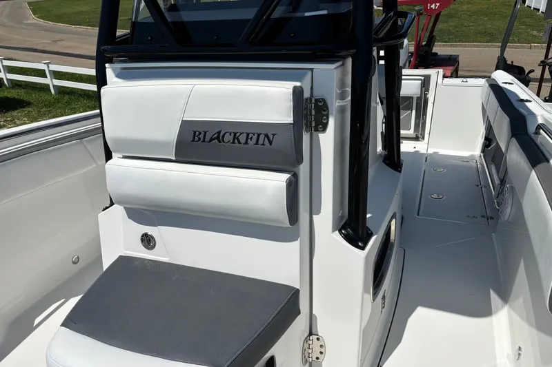 Slide: The Image of Blackfin 242 CC 2020 - 18
