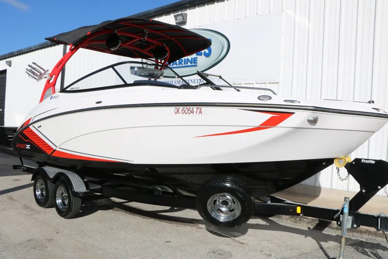 Slide: The Image of Yamaha 242 XE 2018 - 2