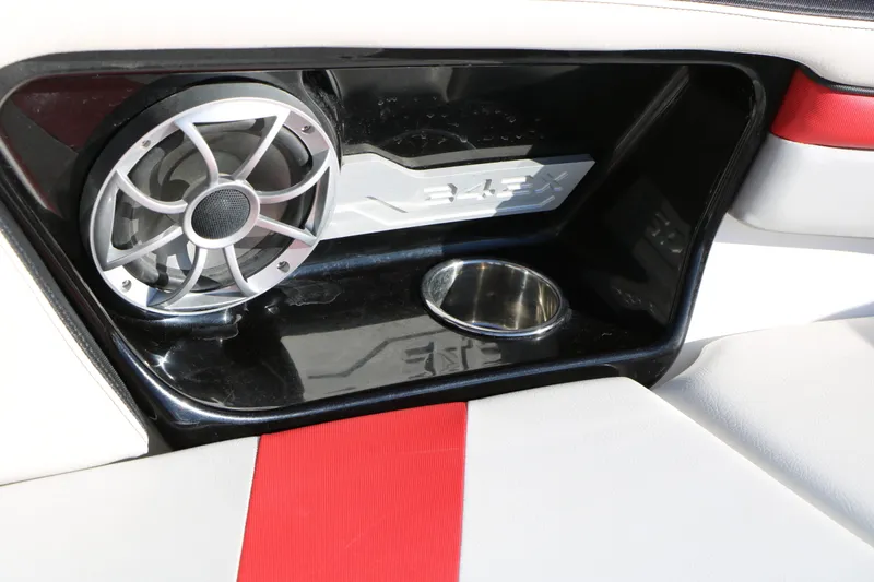 Slide: The Image of Yamaha 242 XE 2018 - 23