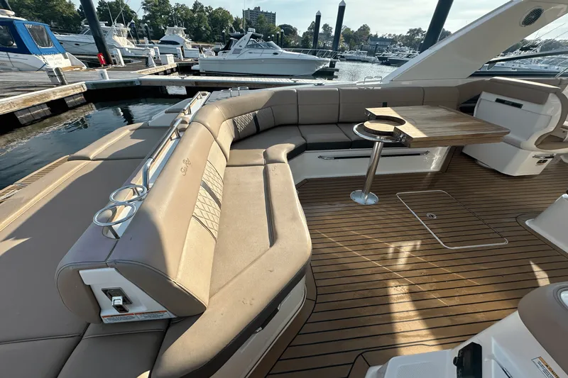 Slide: The Image of Sea Ray 400 SLX 2018 - 21