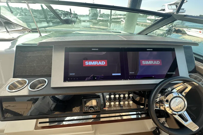 Slide: The Image of Sea Ray 400 SLX 2018 - 27