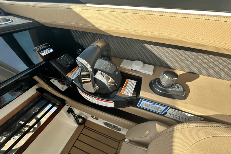 Slide: The Image of Sea Ray 400 SLX 2018 - 29