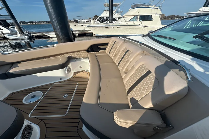 Slide: The Image of Sea Ray 400 SLX 2018 - 32