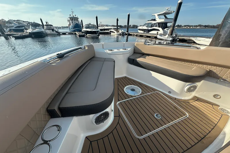 Slide: The Image of Sea Ray 400 SLX 2018 - 33