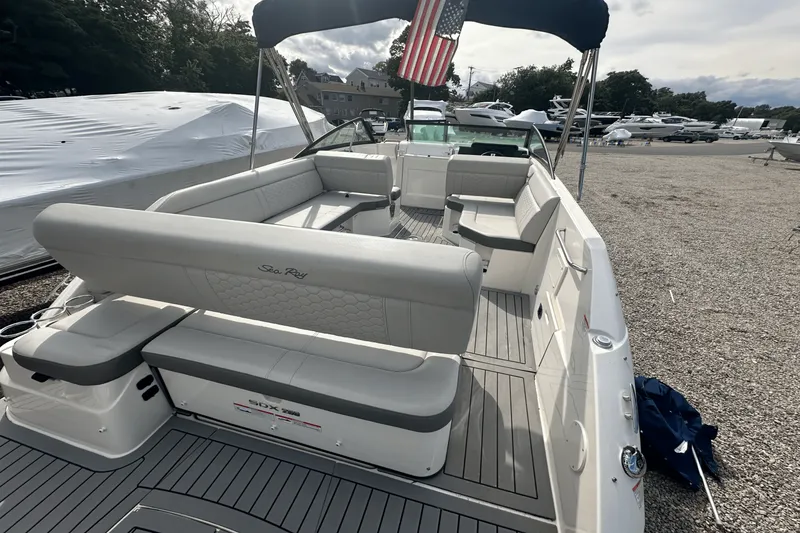 Slide: The Image of Sea Ray 250SDX OB 2020 - 13