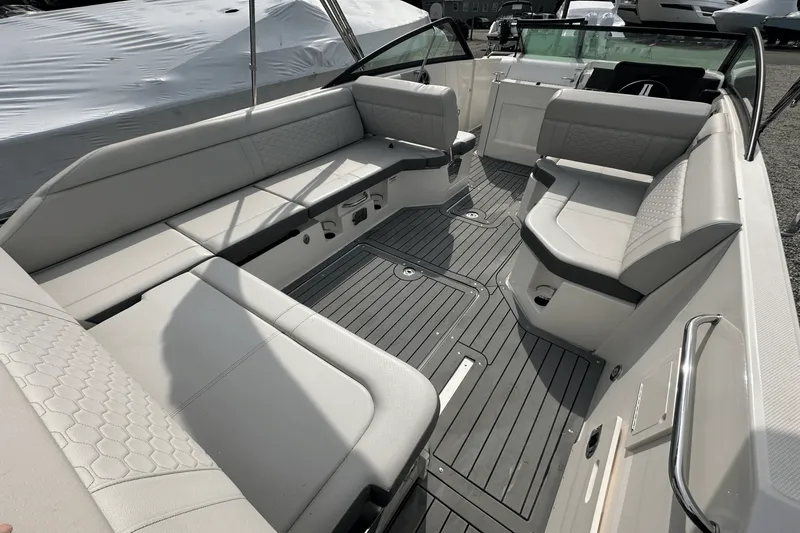 Slide: The Image of Sea Ray 250SDX OB 2020 - 17